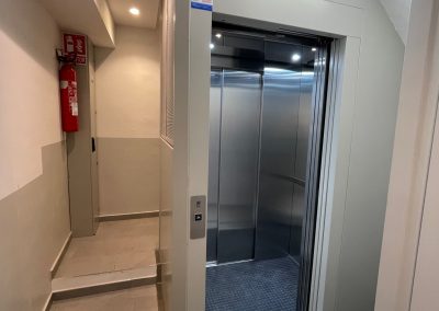 Instalación de ascensor de 4 paradas