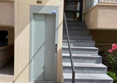 Ascensor de vidre a la intempèrie