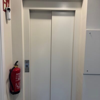 Instal·lació d’ascensor elèctric a El Prat de Llobregat