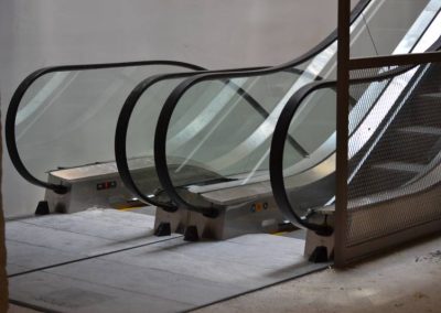 INSTALACIÓN DE ASCENSOR Y ESCALERA MECÁNICA EN TIENDA EN PORTAFERRISSA