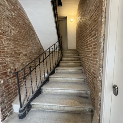 Instal·lació d’ascensor a finca antiga de Barcelona